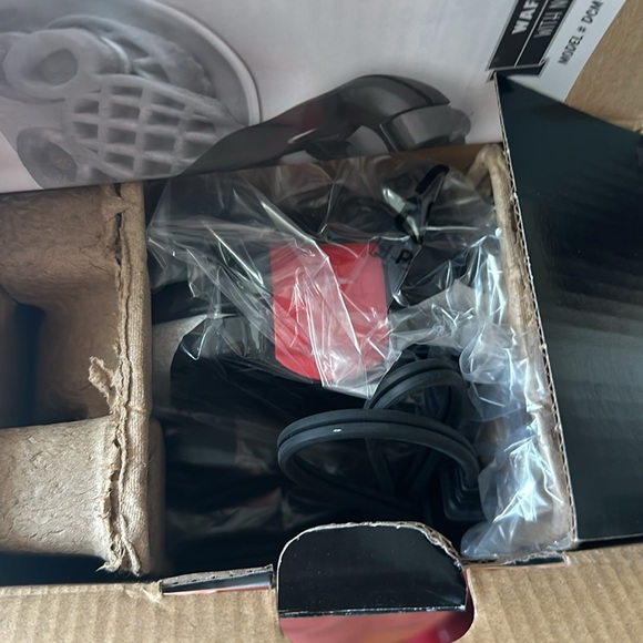 NEW IN BOX Mickey Mouse waffle maker - Picture 4 of 4